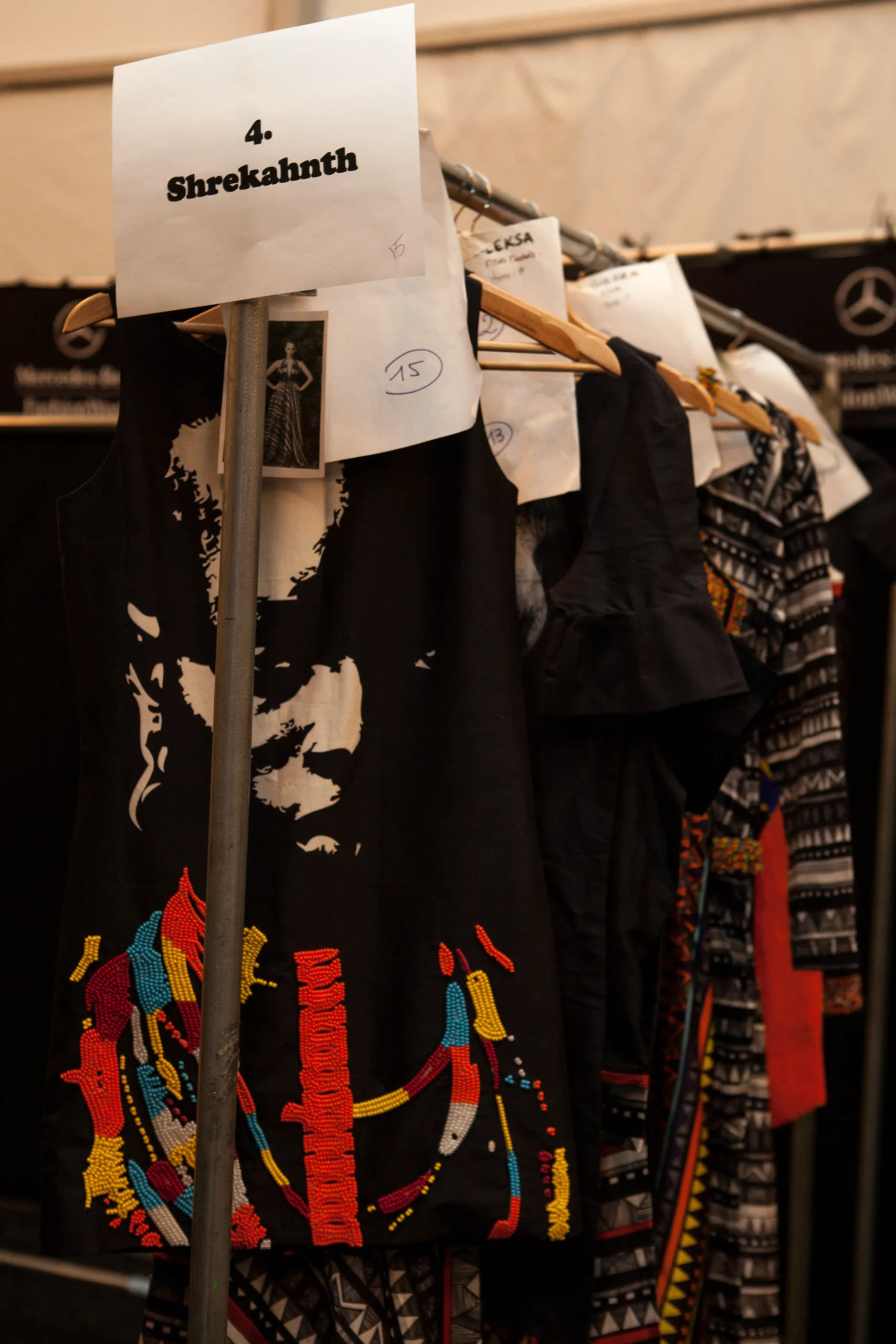 طبعات حيوانات وتصاميم قبلية حصرية: إبداع في أسبوع الموضة بنيويورك – ربيع/صيف 2015 30 Backstage clothing rail showcasing the full collection of printed and beaded designs.